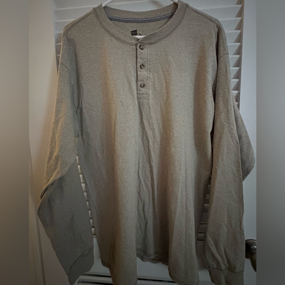Hanes Beefy Tee long sleeve shirt, excellent condition!